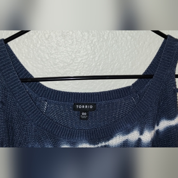 TORRID COLD-SHOULDER LACE-UP SLEEVE SWEATER, SIZE 00 ~ EXCELLENT CONDITION - Picture 16 of 16